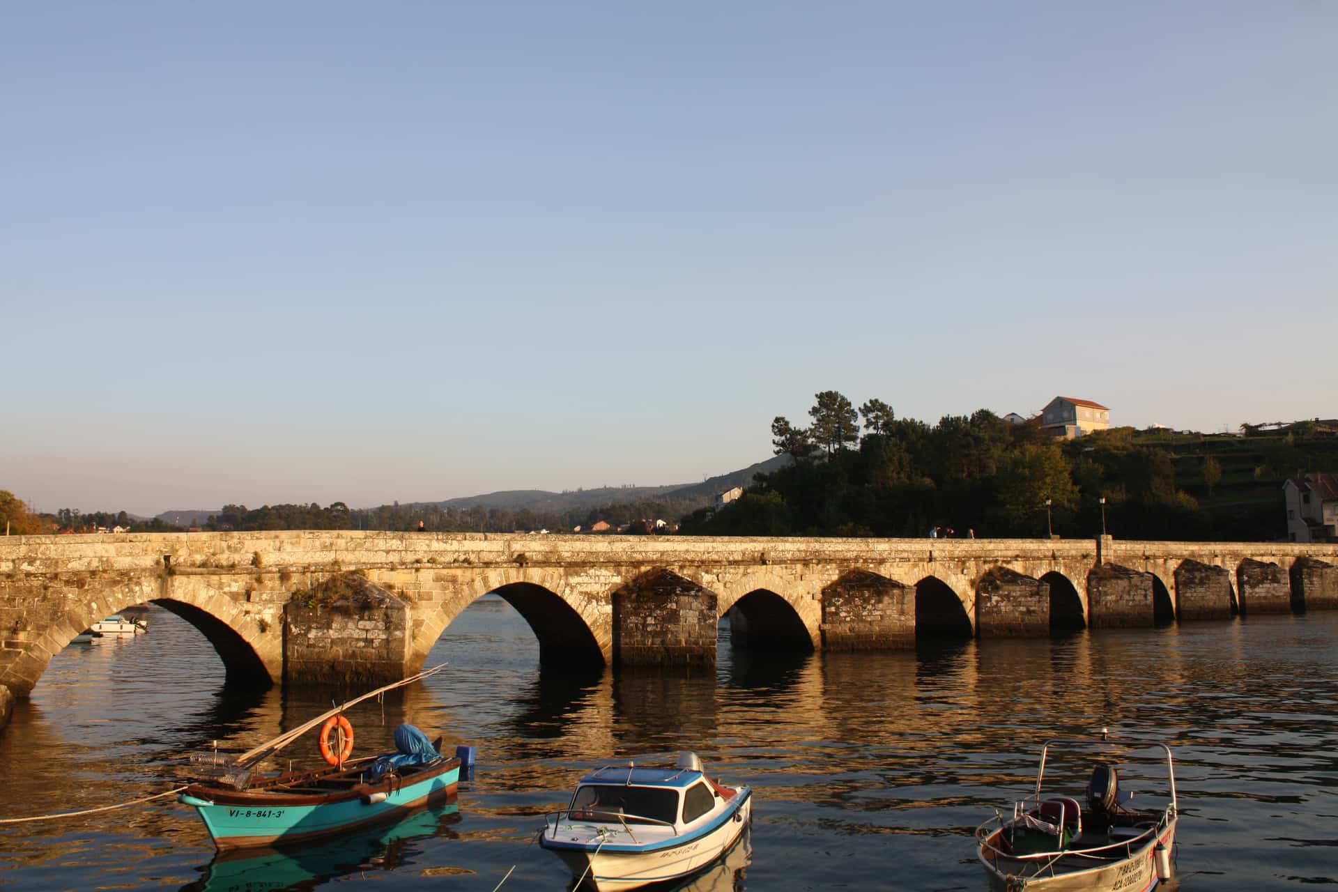 Ponte Sampaio: El puente histórico se ilumina para el invierno