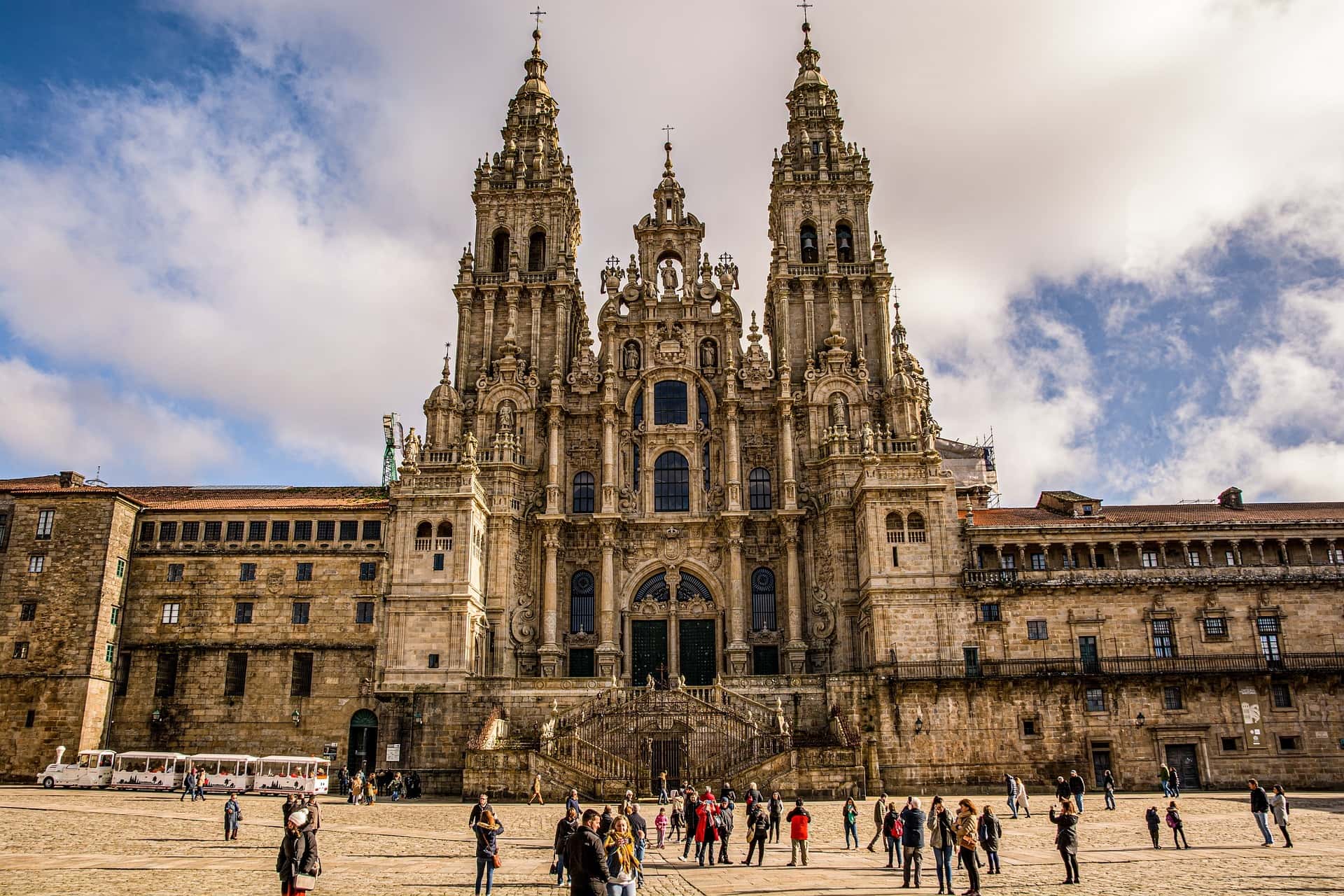 Escapadas de Navidad: la ruta por los pueblos de luz desde Santiago