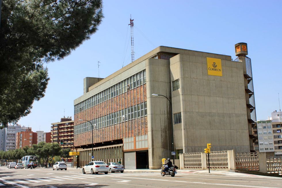 Abrazo simbólico al edificio de Correos