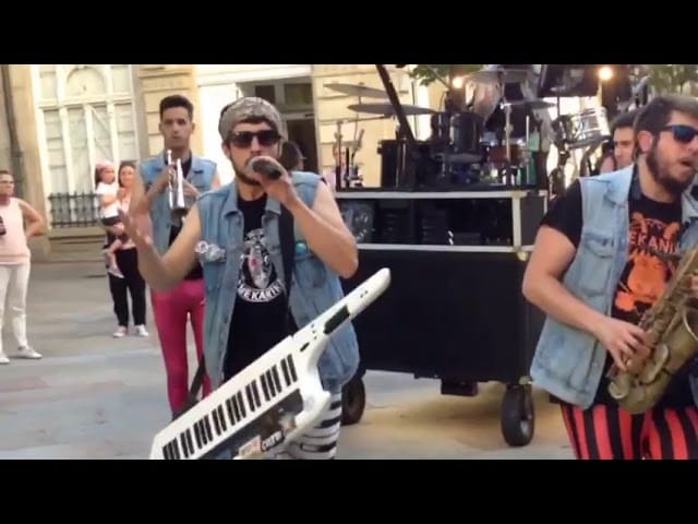 Pasarrúas coa charanga Mekanika Rolling Band