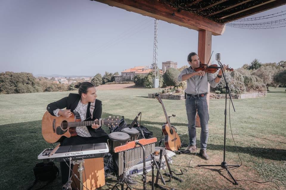 Concierto de Algo pasa con Mery en Chiringuito Samil