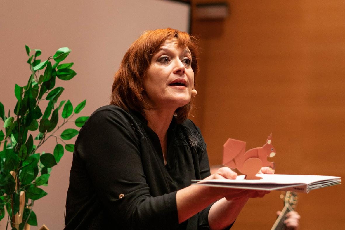 Actuación de Cris de Caldas: A caixa de Begoña