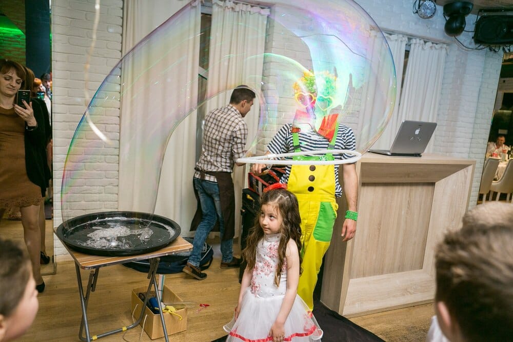 Festa Infantil con fiesta de la espuma y cine infantil