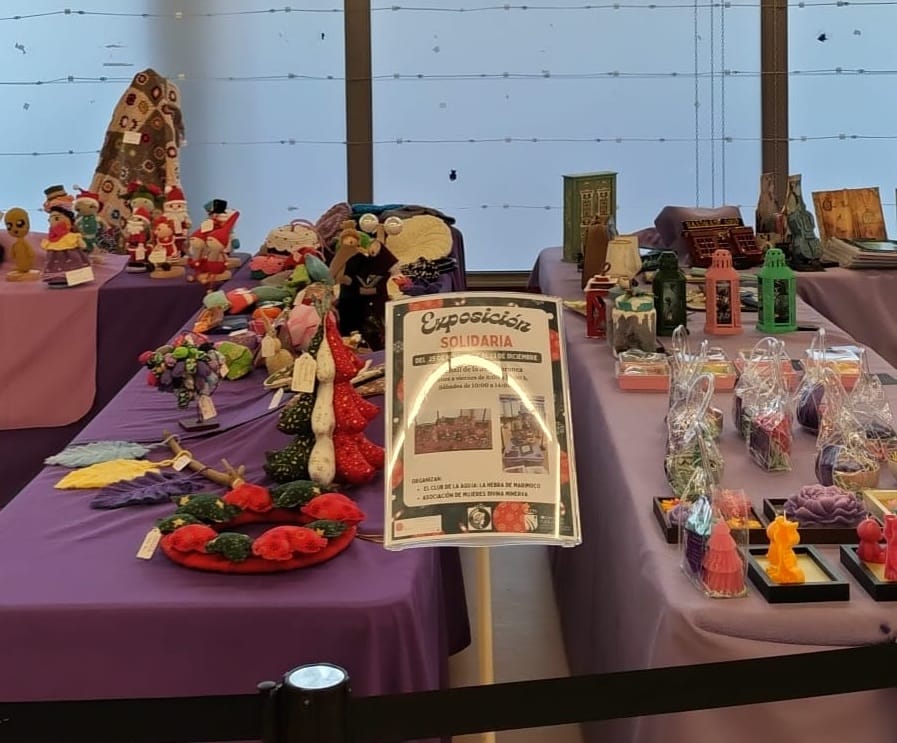 Exposición solidaria 'Divina Minerva' y 'El Club de la Aguja: la Hebra de Marimoco'