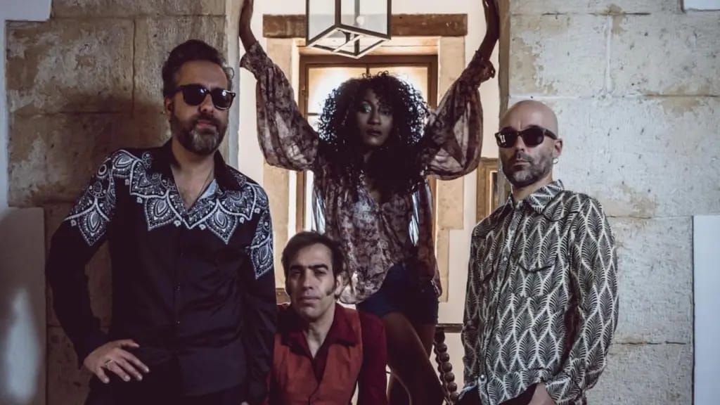 Concierto de Koko-Jeans & The Tonics