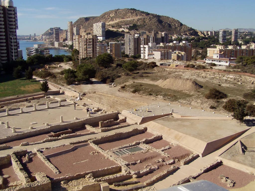 Visita guiada al yacimiento arqueológico Lucentum