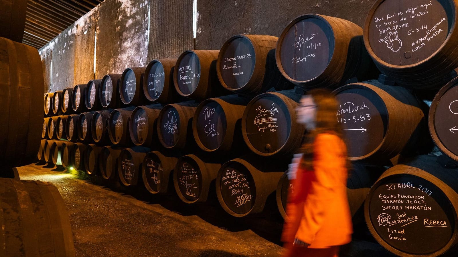 Fernando Quirós presenta 'Miradas de fe', una exposición solidaria con 48 cuadros de la Semana Santa de Jerez