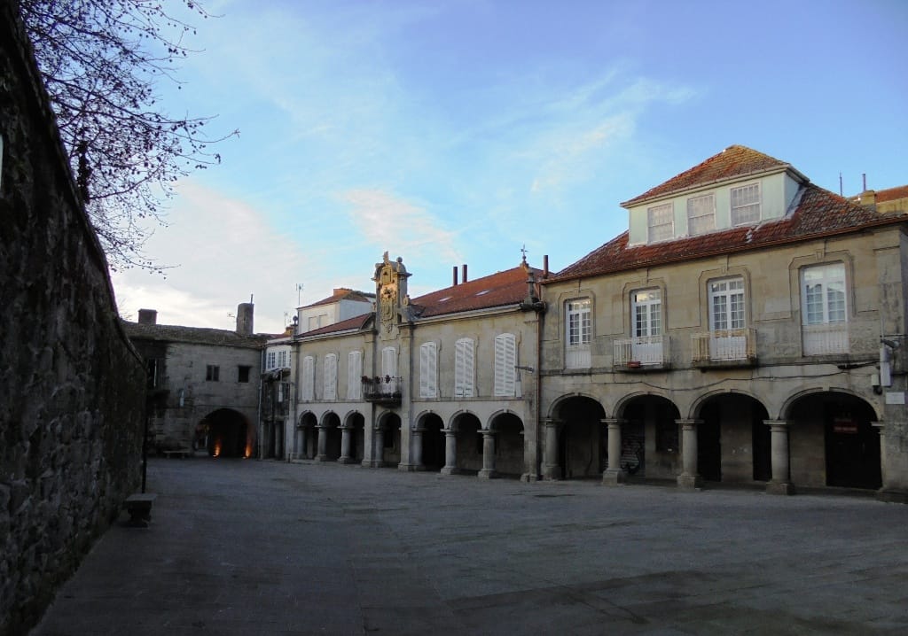 Mercadillo de Antigüedades y Curiosidades de Pontevedra