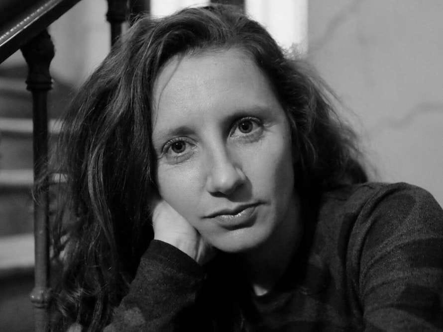 Carolina Sarmiento presenta 'Las fronteras' en la Feria del Libro de Gij贸n 2026