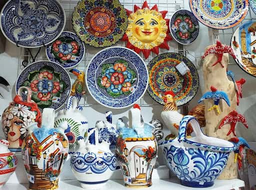 Souvenirs Estepona: té japonés y cerámica de autor