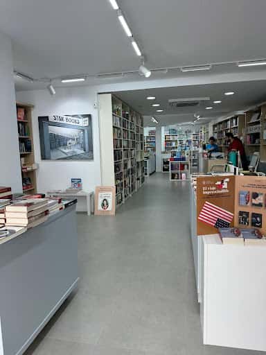 Star Books en Castelldefels: libros náuticos y viajes