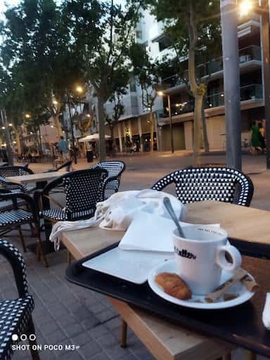 El Taller en Vilanova: cafetería, panadería y cerámica
