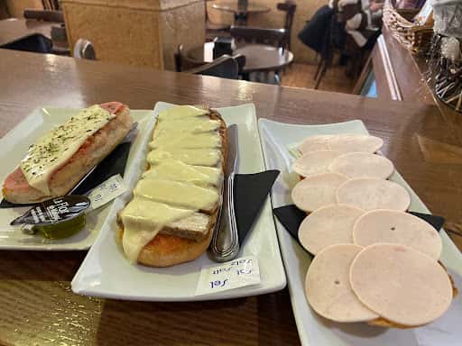 Cafe pub Bonsai en El Ejido: desayunos y arte en vivo