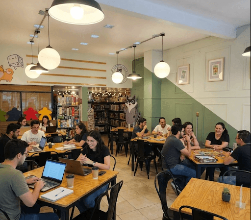 Roll Games: juegos de mesa y café en Jardín Balbuena
