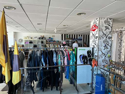 Black Ball Surf Shop: diseño y surf en el Sardinero