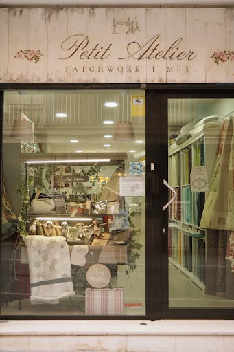 Costura creativa y upcycling en Petit Atelier