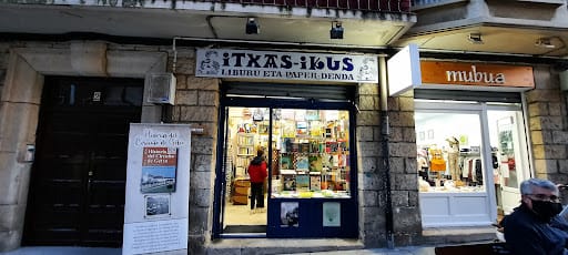 Itxasikus, la librería náutica de Algorta
