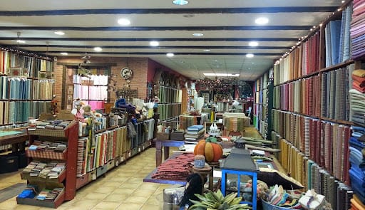 Lunares Patchwork: costura, upcycling y moda vintage en Avilés