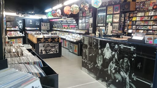 Elepe: discos de vinilo y arte urbano en Vigo