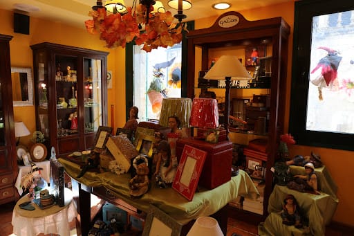Artesanía en cuero y cerámica en TRISKEL Lugo