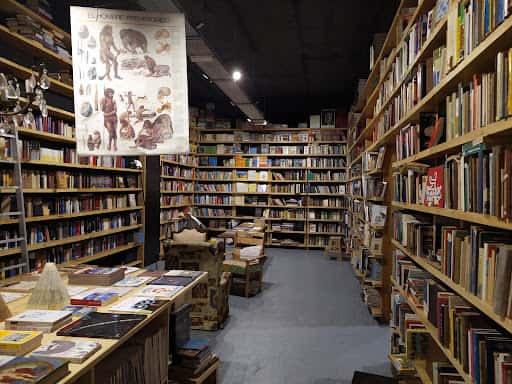 A Tobeira de Oza, librería de viejo y espacio cultural