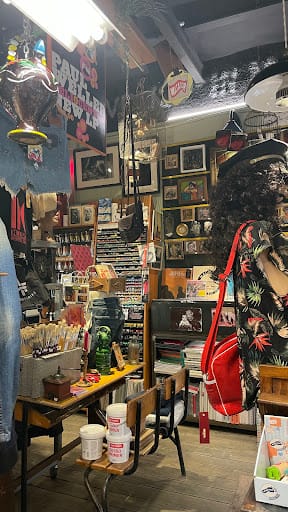 Kowalski Bellas Artes: arte, moda vintage y vinilos en Ruzafa