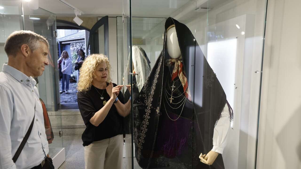 Exposición de trajes de ceremonia en el Espazo Relembra