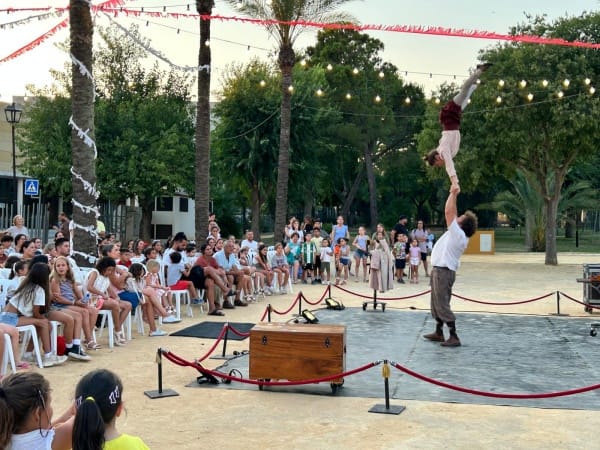 El festival 'A la Sombra' llena de circo el verano de Trigueros