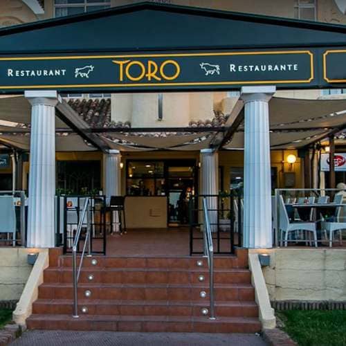 Comer en Puerto Marina: Restaurante TORO