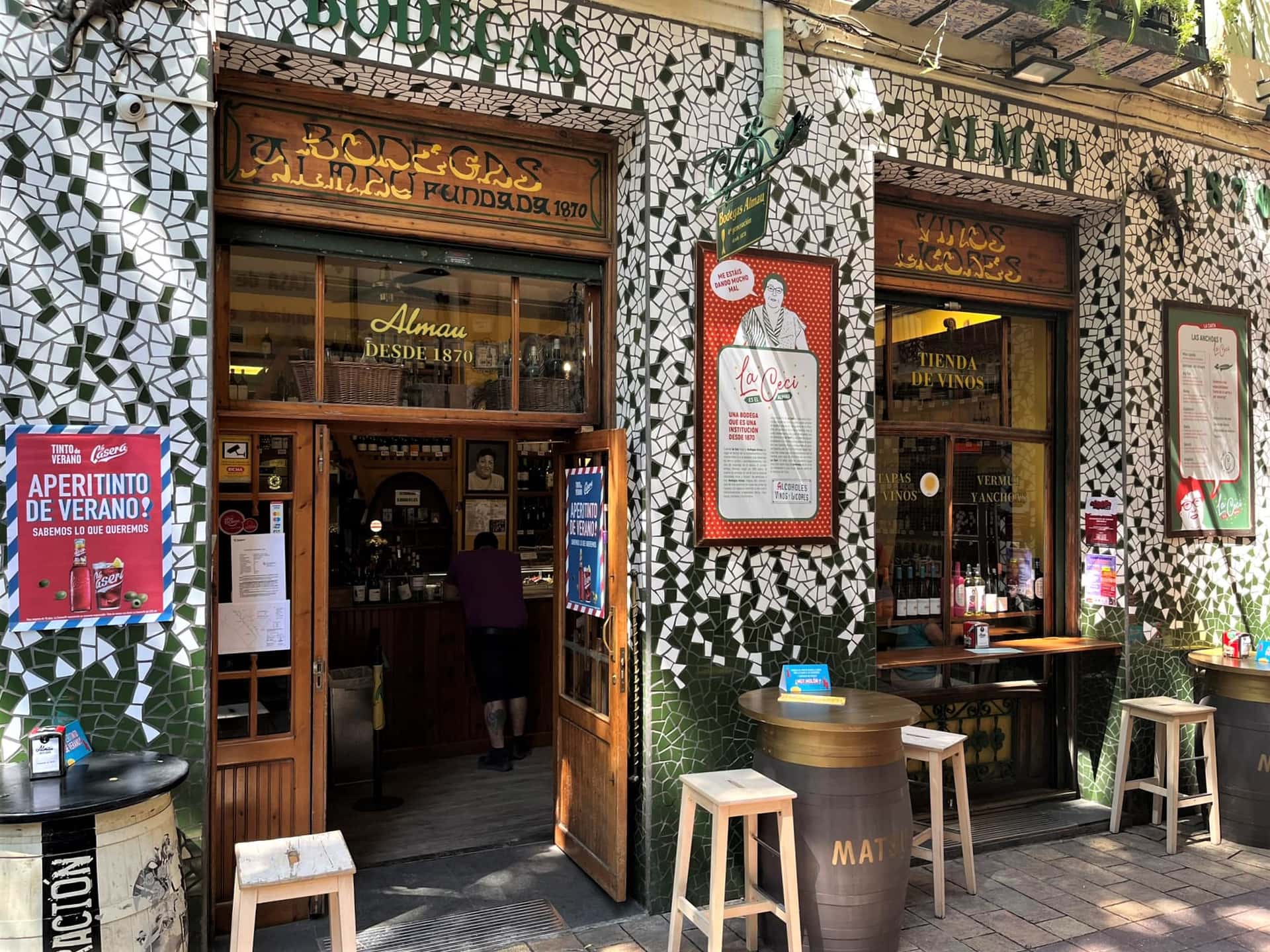 Bodegas Almau, el clásico de las anchoas en El Tubo