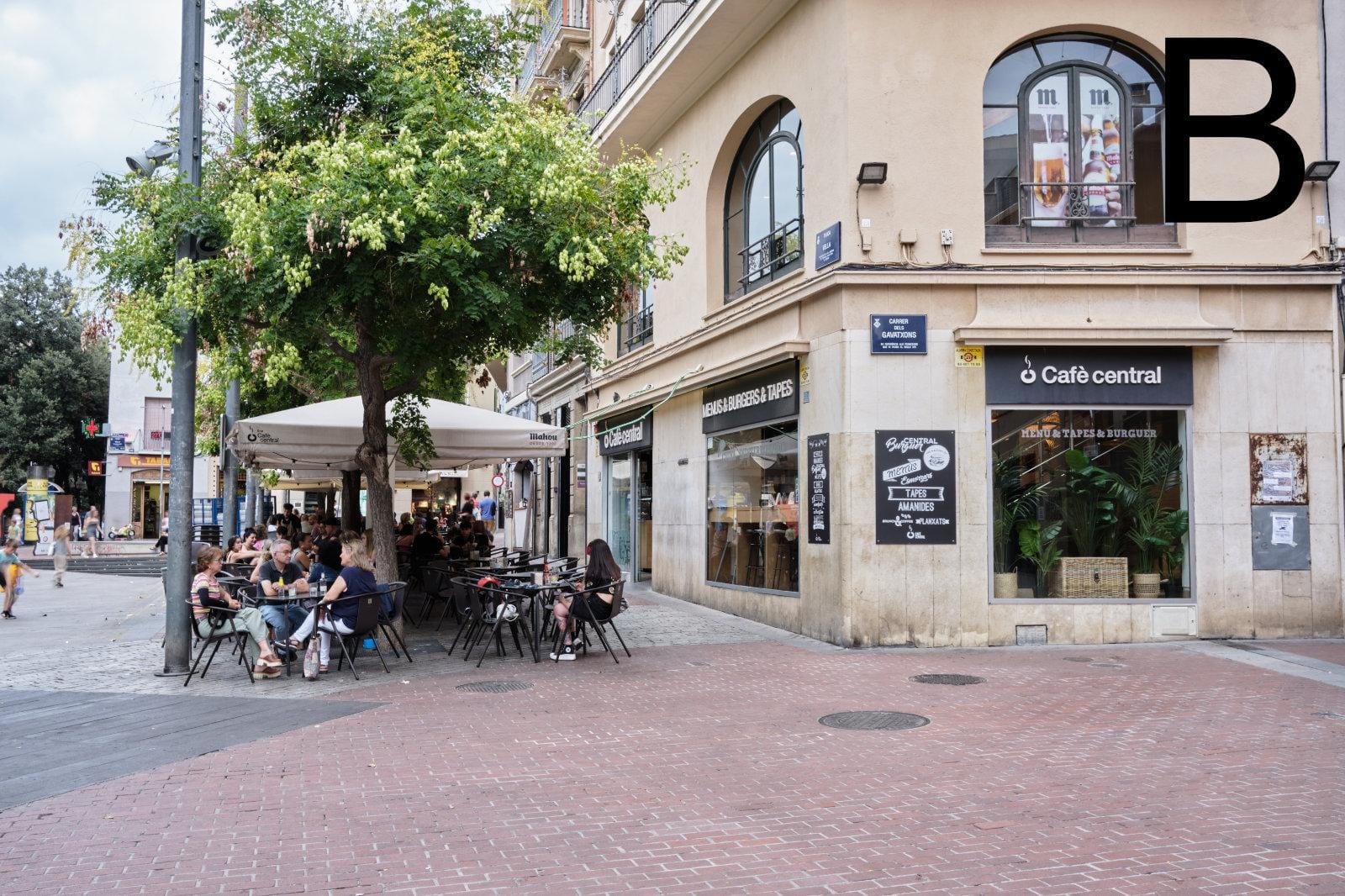 Cafè Central Plaça Vella en Terrassa: tapas y terraza