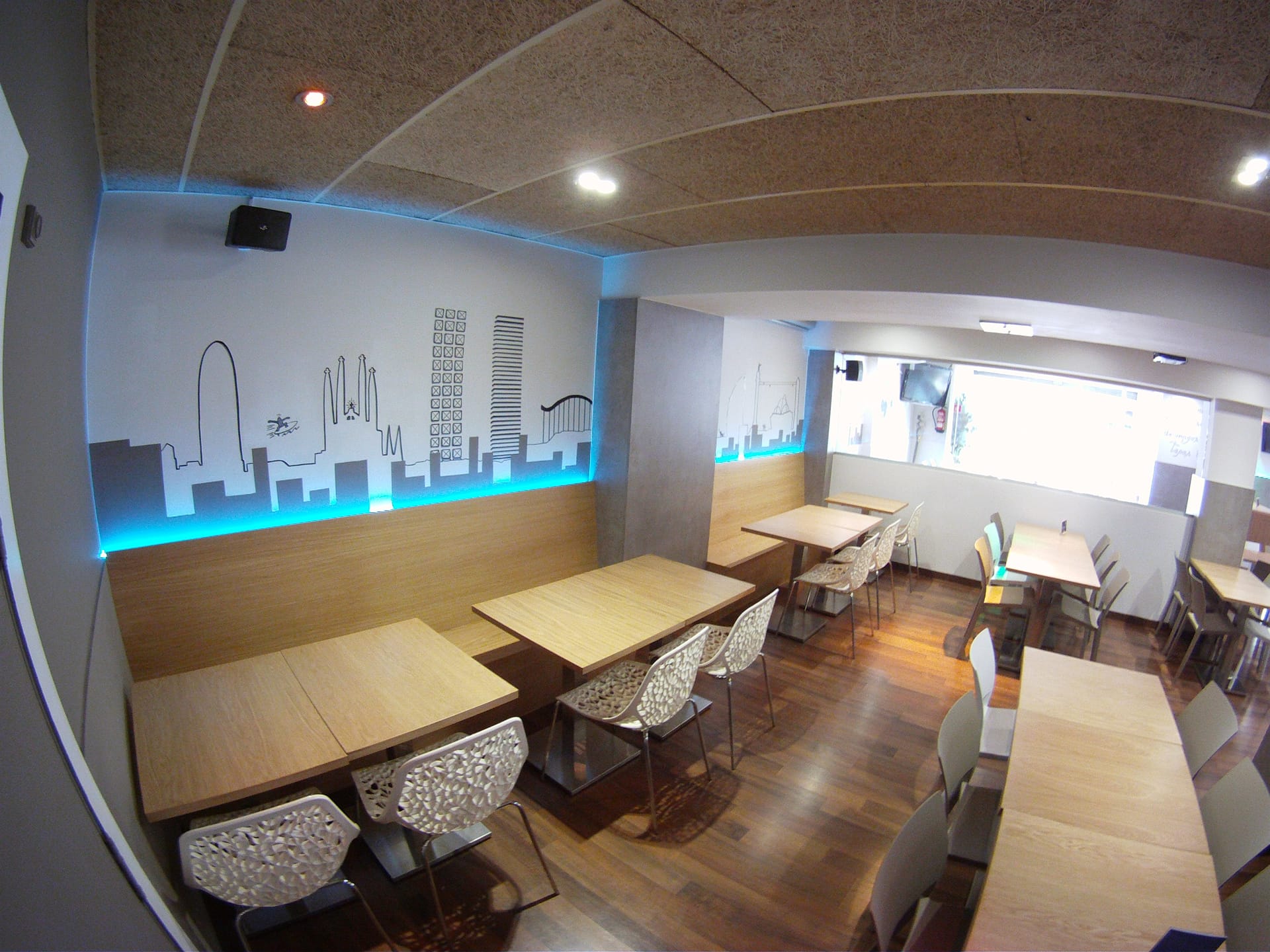 Los Arcos Gastro Bar LAB, tapas y coctelería en Cornellà