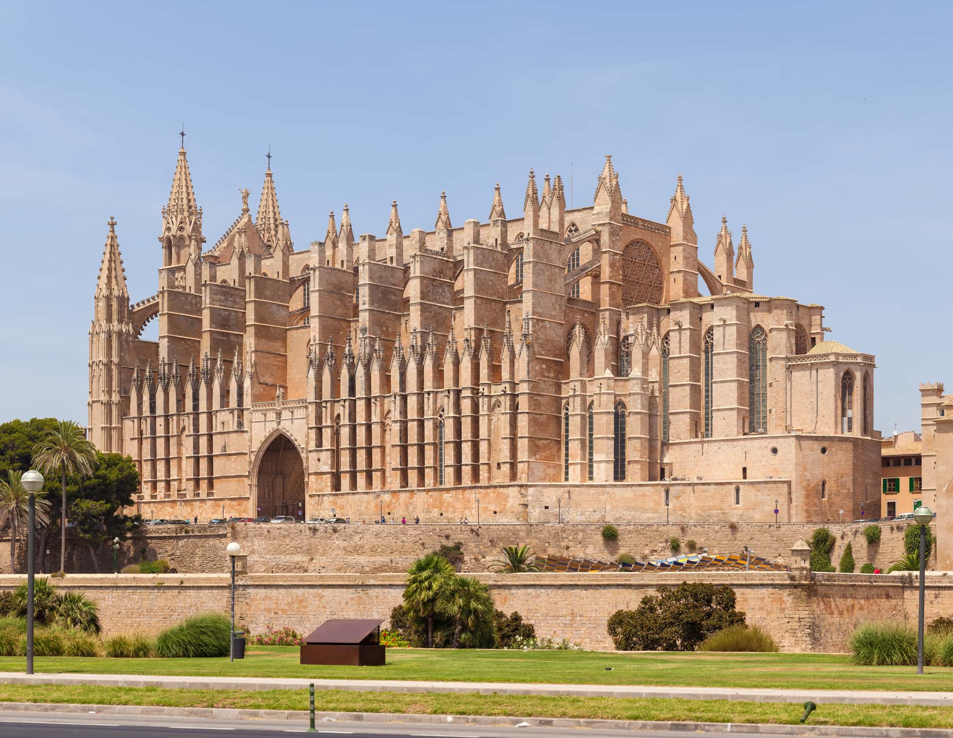 Rutas por Palma: los secretos de Gaudí en La Seu