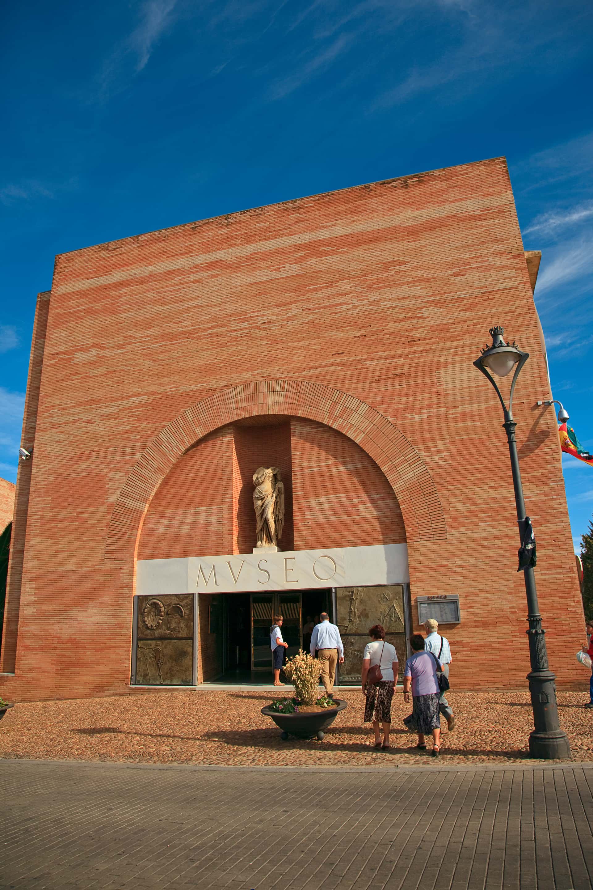 70 obras reinterpretan el Museo de Arte Romano en Mérida