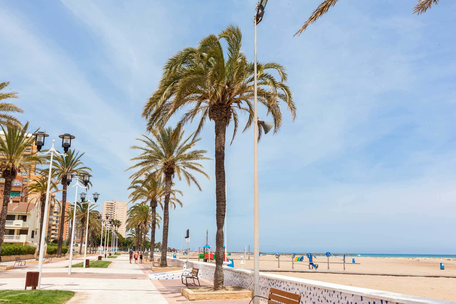 La Playa Norte de La Pobla reabre con bandera verde
