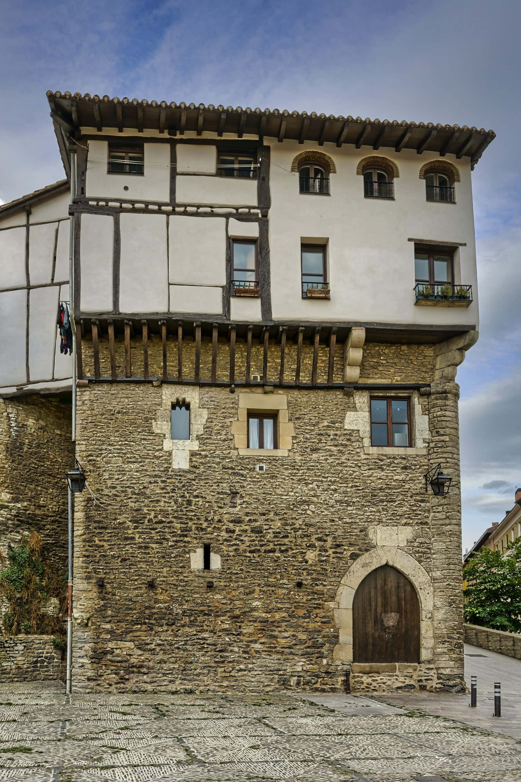 Degustación de quesos e historia en La Torre de Anda