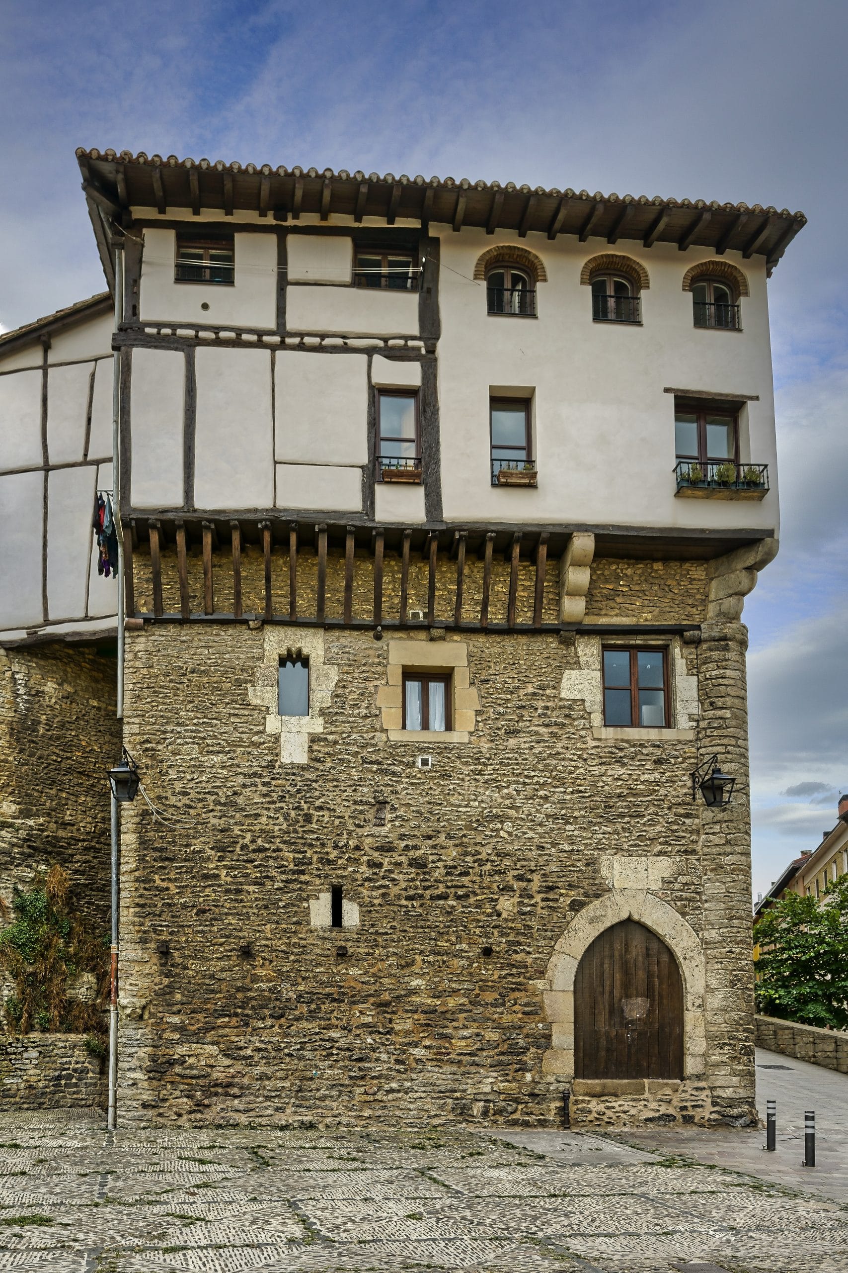 Degustación de quesos e historia en La Torre de Anda