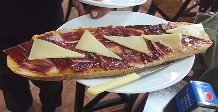 Desayunos XXL en Alcalá: las tostadas de la Venta La Vega