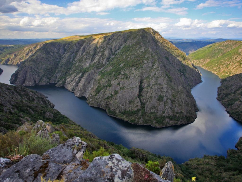 Ribeira Sacra: Guía para reservar tu catamarán 2026