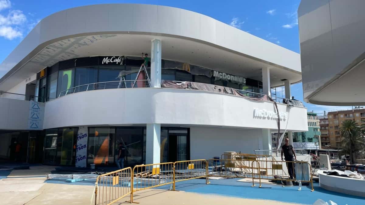 El nuevo Paseo del Mar abre en Torrevieja