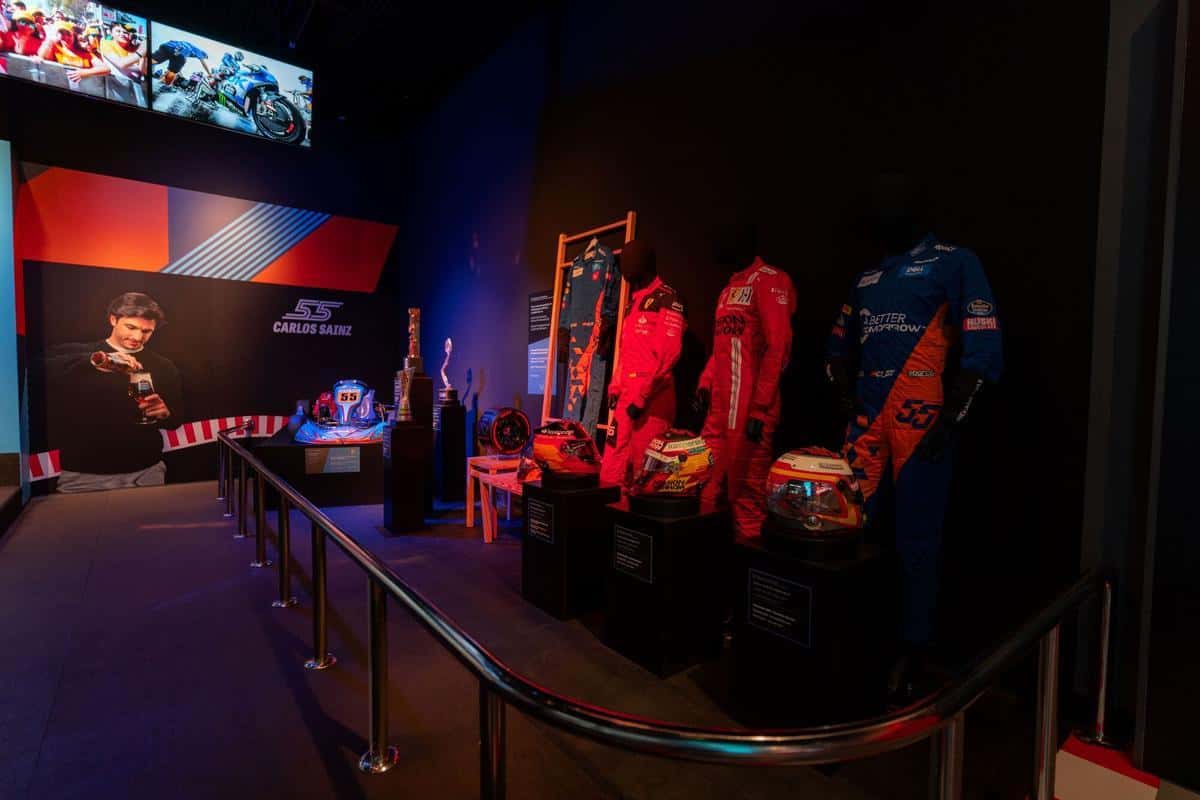 Carlos Sainz en MEGA: motor y legado familiar en A Coruña
