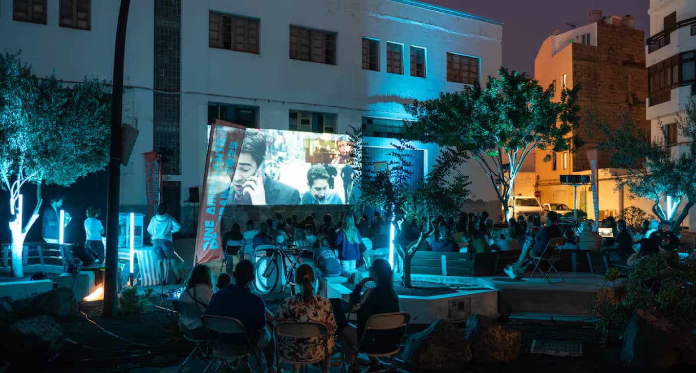 Cine Ambulante de Verano en Lanzarote con guaguas gratis