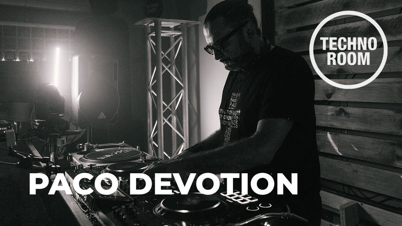 Actuaci贸n de Paco Devotion en Vino + Tapas