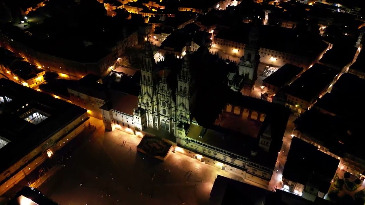 Presentaci贸n del nuevo modelo de iluminaci贸n para la Catedral: 'Compostela nocturna, m铆rame!'