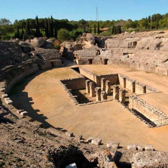 Rutas temáticas y procesiones romanas en Itálica