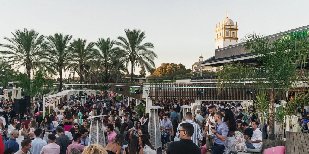 Mercadillos ef'imeros en Sevilla: dise'no, m'usica y ocio