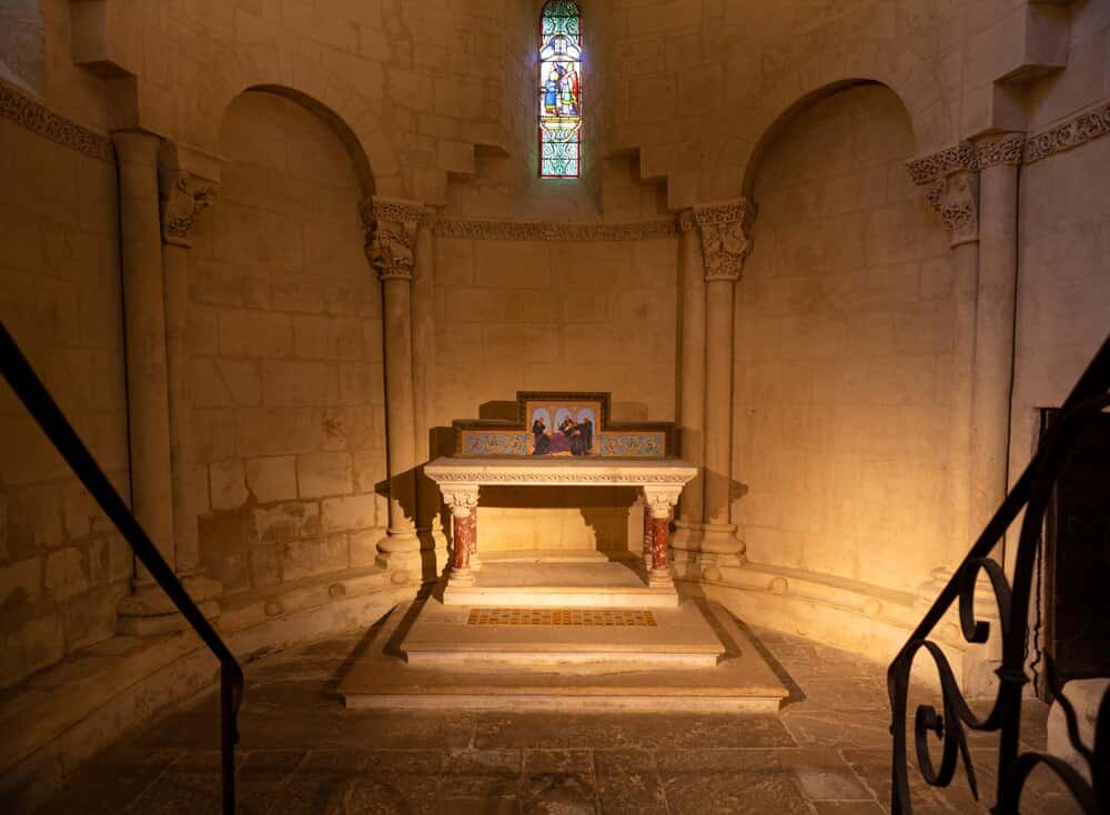 Sant Agustí recupera una cripta oculta desde hace un siglo