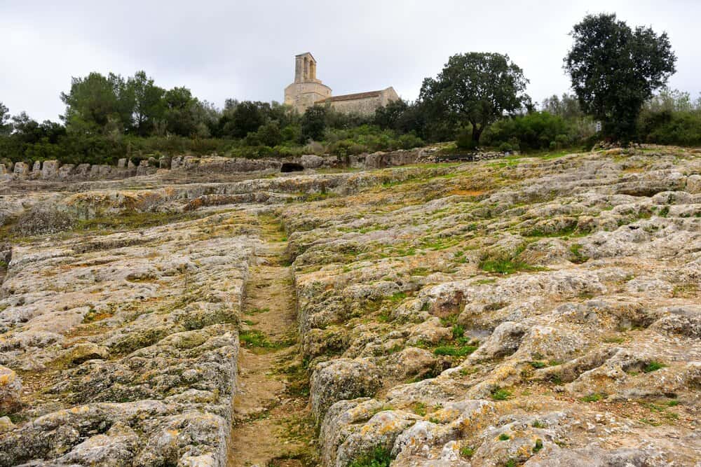 El Castillo de Castelldefels revela una tumba romana