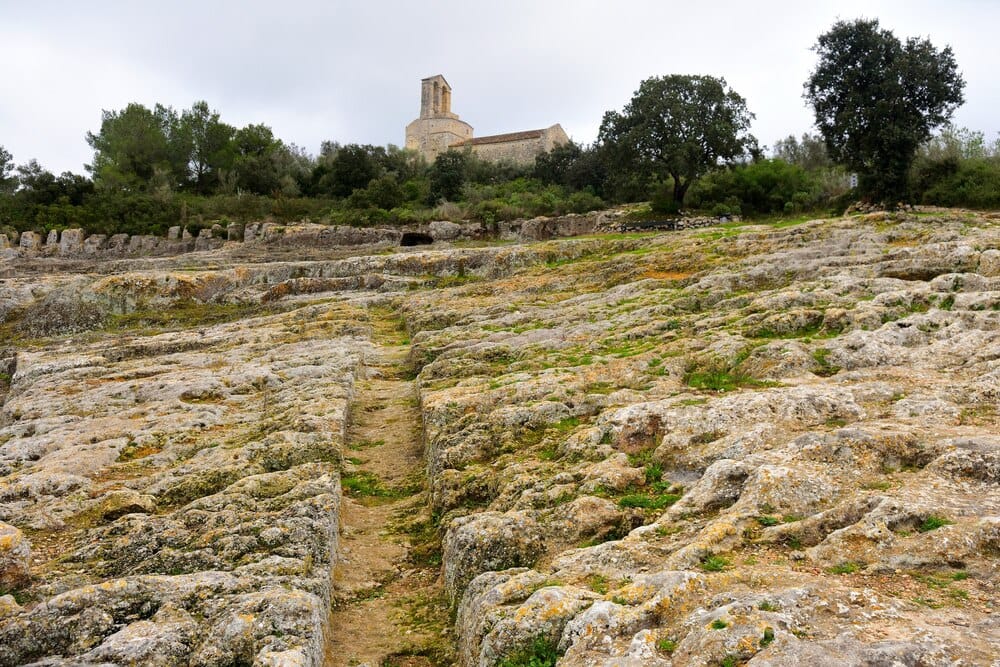 El Castillo de Castelldefels revela una tumba romana