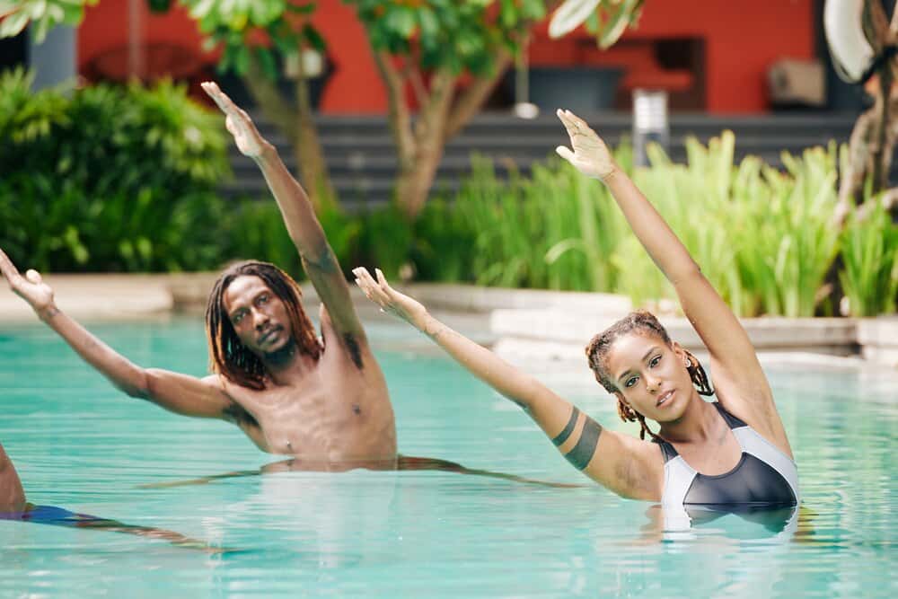 Vente a las piscinas con Los parques de salud de BIZAN